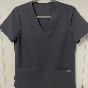 Figs Charcoal Casma Three Pocket Scrub Top, S